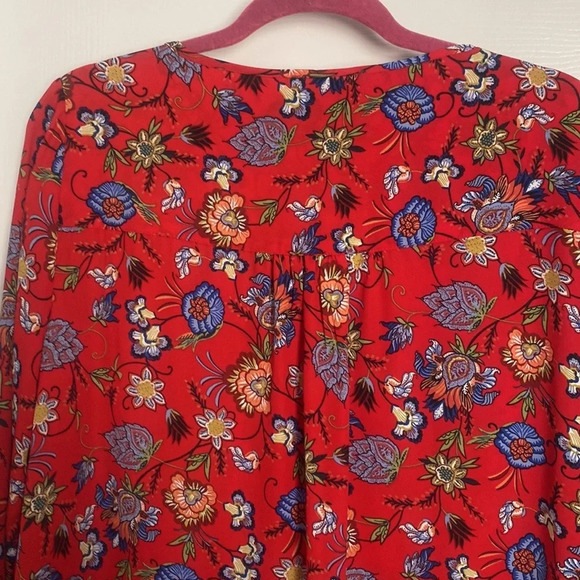 Chelsea & Theodore Women's Red Floral Tunic Long Sleeve Crossover Top Size Large - Picture 3 of 8
